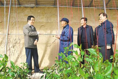 林鐸在武威調(diào)研指導(dǎo)工作時強調(diào) 精準(zhǔn)推進(jìn)復(fù)工復(fù)產(chǎn)全力攻克貧困堡壘 堅決打贏全面建成小康社會收官之戰(zhàn)