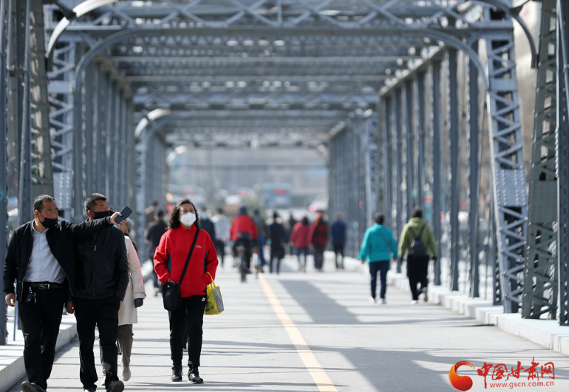【春暖花開(kāi)】甘肅蘭州：市民擁抱自然 樂(lè)享美好春光（組圖）