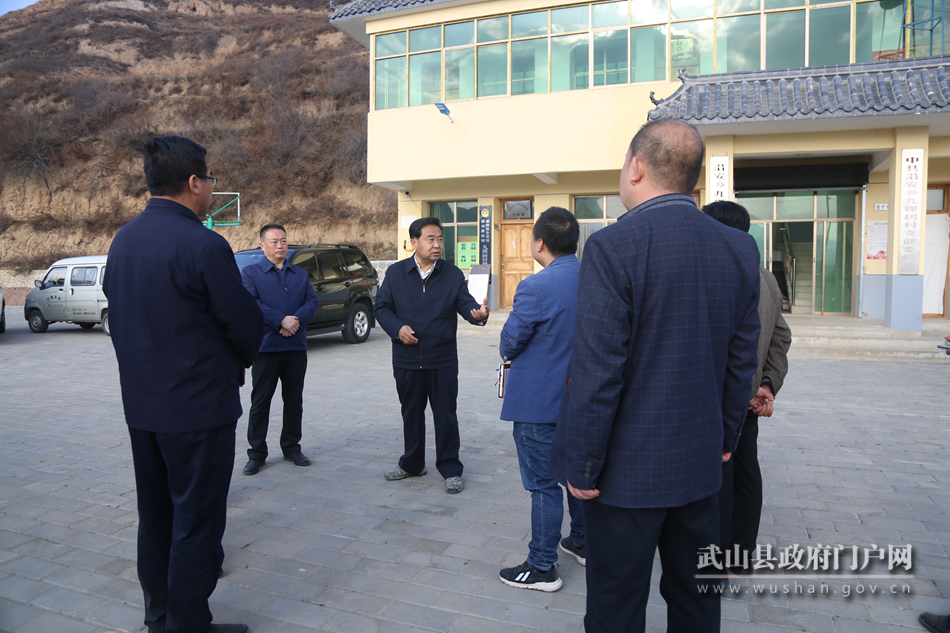 索鴻賓檢查指導沿安鄉(xiāng)脫貧攻堅工作