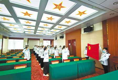 一次難得的黨課——甘肅第二、第三批援鄂醫(yī)療隊(duì)預(yù)備黨員宣誓儀式側(cè)記