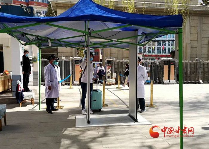 開(kāi)學(xué)第一天 蘭州榆中縣高三年級(jí)這樣保安全