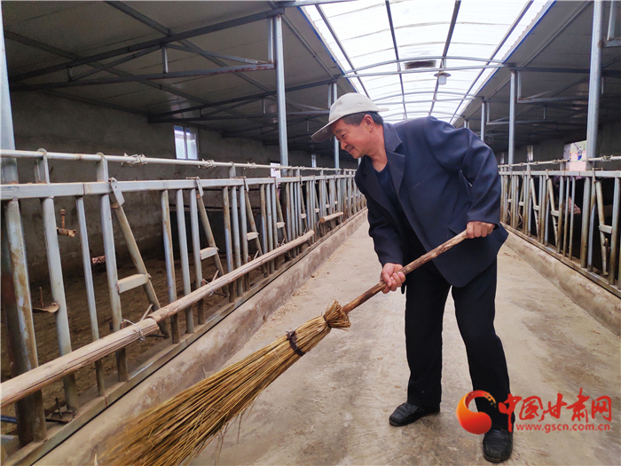 【甘肅省決戰(zhàn)決勝脫貧攻堅】脫貧戶李明堂：脫貧也光榮 幸?？侩p手