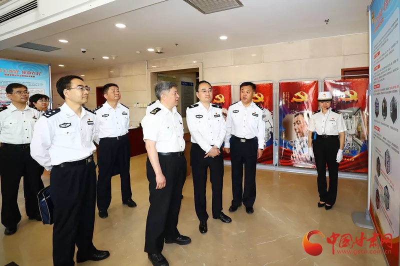 余建在調(diào)研蘭州海關(guān)緝私工作時強調(diào)：深化務(wù)實協(xié)作 為甘肅改革發(fā)展穩(wěn)定大局作出新的更大貢獻(xiàn)（圖）