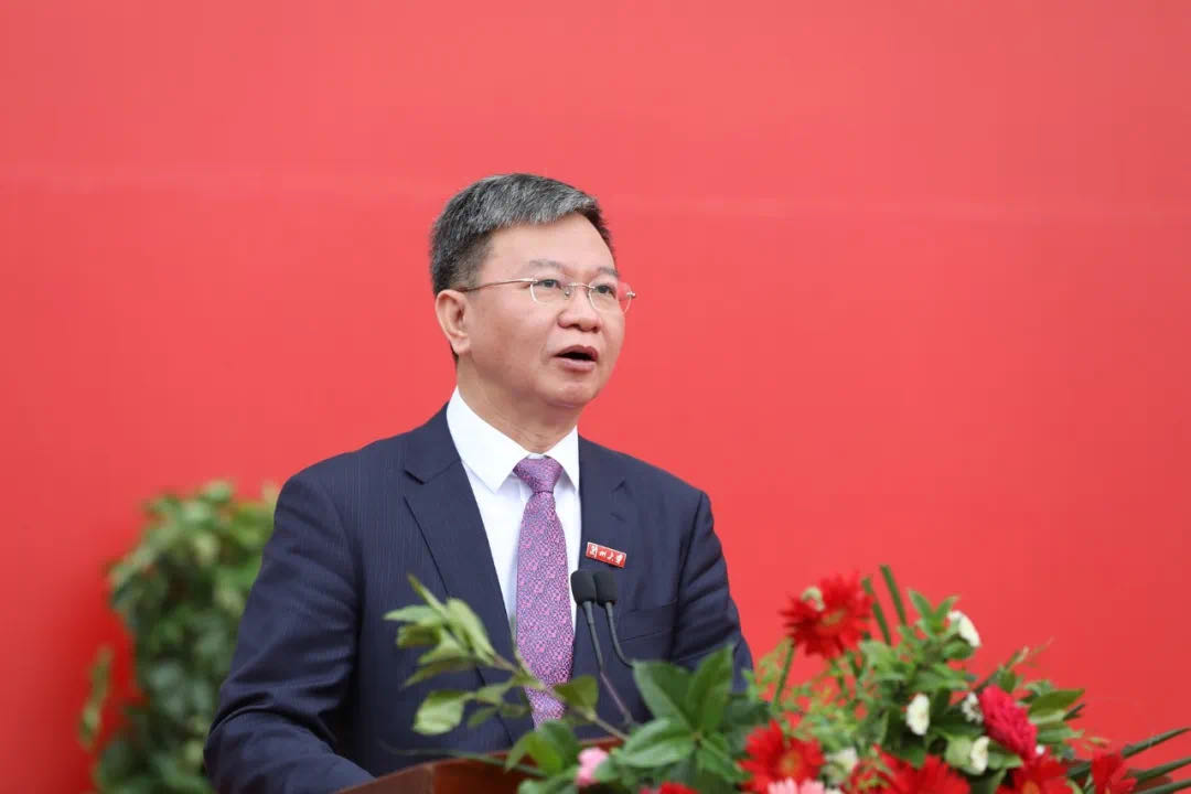 蘭州大學校長嚴純華寄語2020屆本科畢業(yè)生：做敢擔當、能擔當、有擔當?shù)娜?>
        </a><em>蘭州大學校長嚴純華寄語2020屆本科畢業(yè)生：做敢擔當、能擔當、有擔當?shù)娜?/em></li>
    <li><a  target=