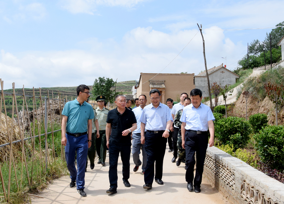 王銳深入麥積區(qū)、甘谷縣掛牌督戰(zhàn)村調研指導脫貧攻堅工作