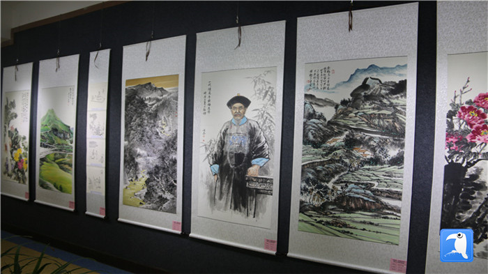 7月1日上午，定西市通渭縣紀(jì)委監(jiān)委舉辦“襄郡清風(fēng)·喜迎建黨99周年”廉政文化書(shū)畫(huà)展， 共同為黨的生日獻(xiàn)禮。_副本.jpg