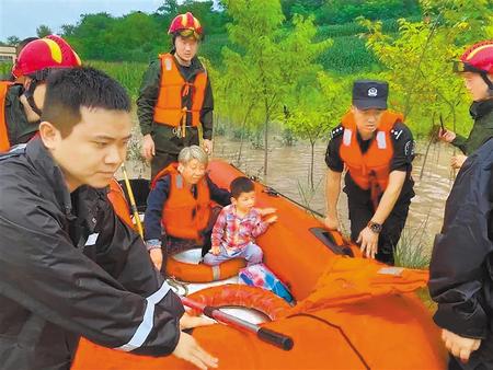 【防汛抗洪 搶險救災】隴南1.3萬群眾實現(xiàn)安全轉(zhuǎn)移