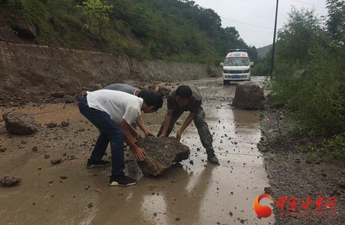 康縣長壩鎮(zhèn)：鏟車、120合力“逆行”救援群眾  