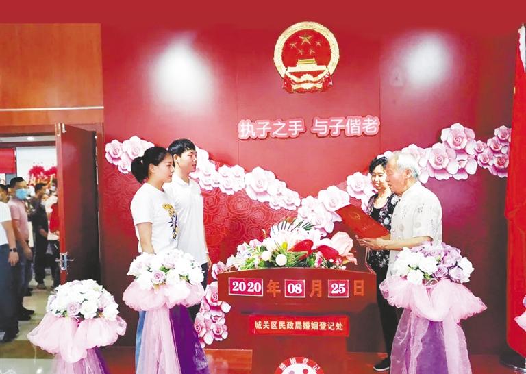 情定七夕 蘭州市城關區(qū)262對新人登記結(jié)婚