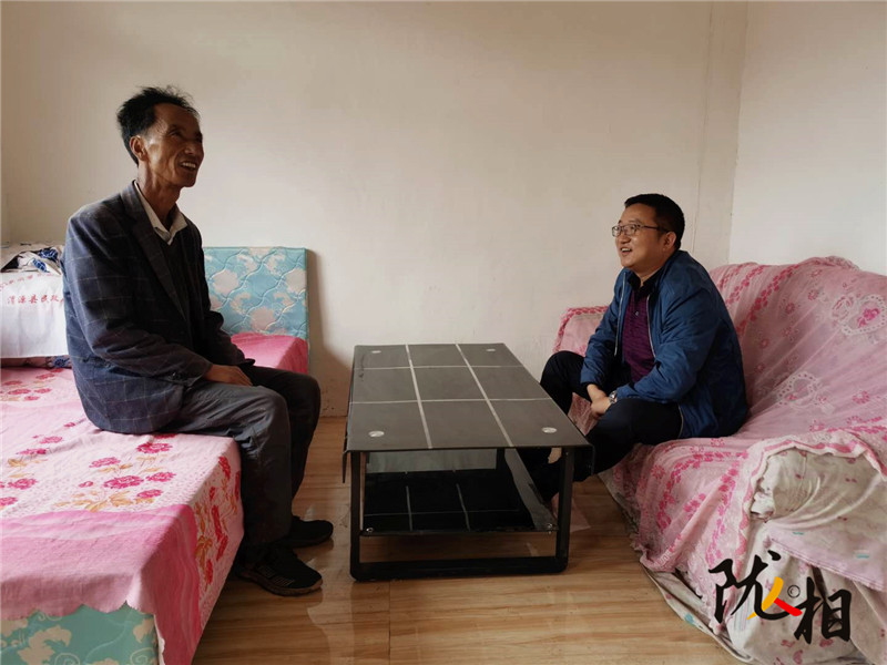 【隴人相】以扶貧為己任 把村民當(dāng)親人——記元古堆村黨支部第一書記、駐村幫扶工作隊隊長陳元兵