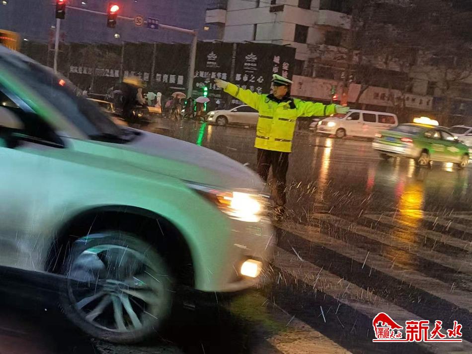 風(fēng)雪襲來，天水最美“警色”在路上！