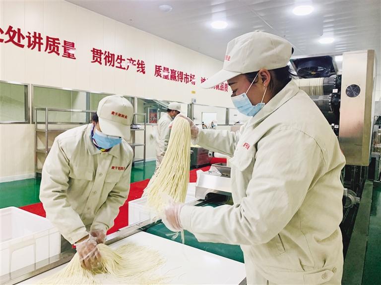 蘭州市規(guī)?；懊鏃l加工項目”投入運營 將配送到市區(qū)280多家直營店