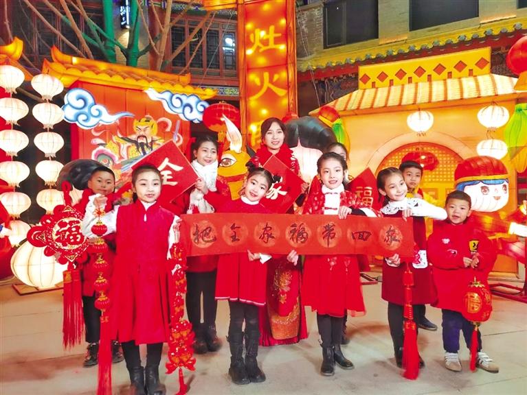 原創(chuàng)音樂電視《全家?！废蛱m州市人民拜年！