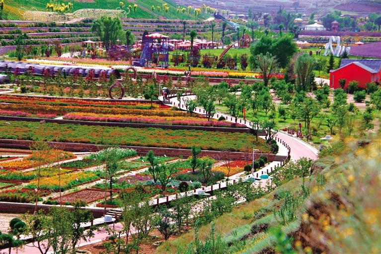 走進(jìn)百個先進(jìn)黨支部  抓實(shí)黨建聚合力 先鋒引領(lǐng)促發(fā)展 李家莊“黨建+”唱響鄉(xiāng)村振興最強(qiáng)音