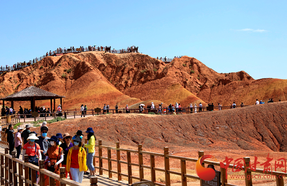 端午假期張掖共接待游客87.05萬人次，實(shí)現(xiàn)旅游收入4.64億元