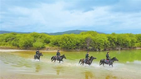 草原騎警，牧民心中的親人——記瑪曲縣公安局草原騎警大隊