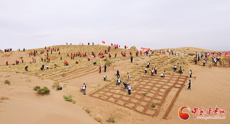 甘肅省委宣傳部、省文明辦、省志愿服務(wù)聯(lián)合會(huì)在古浪縣舉行壓沙主題文明實(shí)踐志愿服務(wù)活動(dòng)