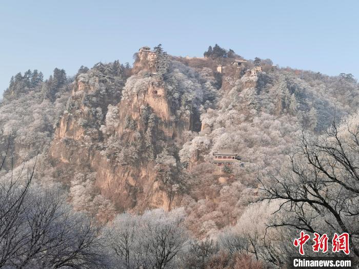 圖為崆峒山霧凇景色?！⌒煺袢A 攝