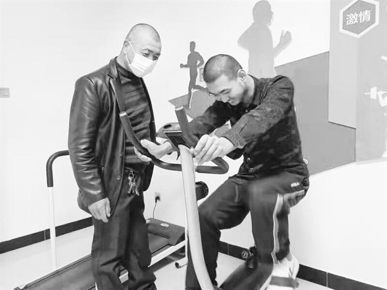 父愛如山！張掖高臺殘疾父親悉心照顧殘疾兒子20余年