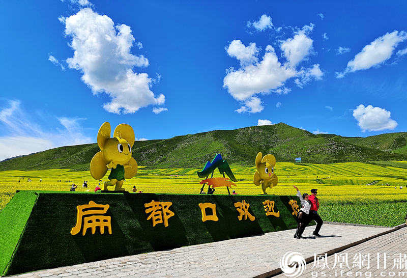 河西走廊張掖扁都口，古絲綢之路要道。王振武 攝