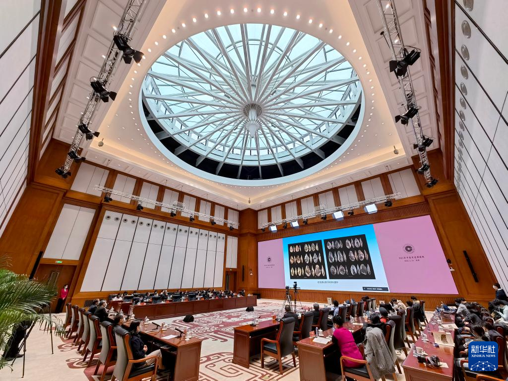 3月18日，“中國社會(huì)科學(xué)院考古學(xué)論壇·2021年中國考古新發(fā)現(xiàn)”進(jìn)行入選項(xiàng)目報(bào)告環(huán)節(jié)（手機(jī)照片）。