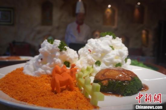 圖為敦煌菜代表菜肴展示。　九美旦增 攝