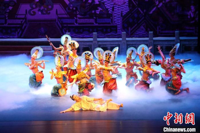 《絲路花雨》在敦煌大劇院演出。(資料圖) 敦煌市委宣傳部供圖