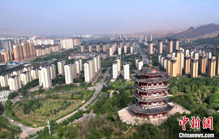 圖為“南涼古都”樂(lè)都朝陽(yáng)山片區(qū)的今朝?！⊙Φ?攝