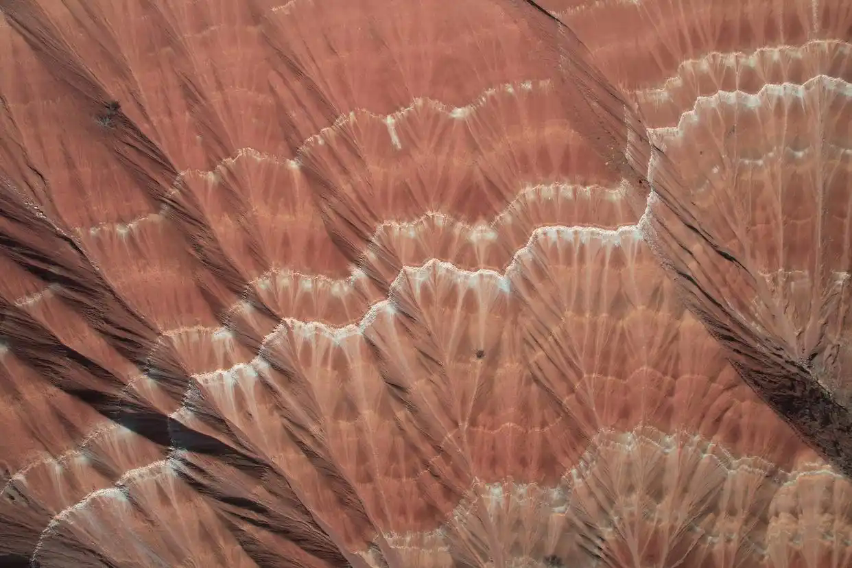 航拍甘肅東鄉(xiāng)“羊肉卷”地貌